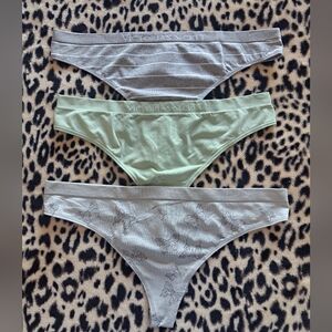 VS panties bundle (L) NWT